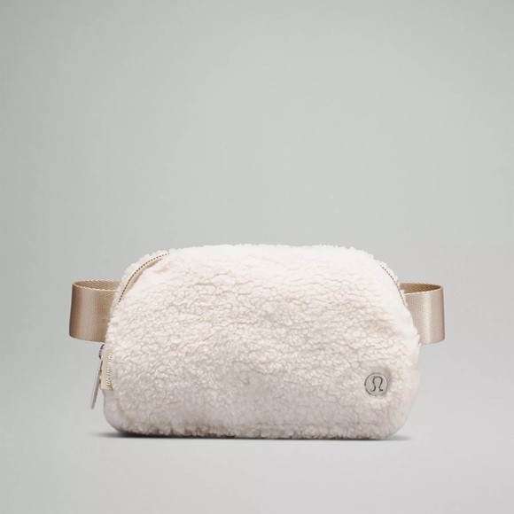 Lululemon Everywhere Fleece Belt Bag in Light Ivory - New With Tags, Never Used - Picture 5 of 5